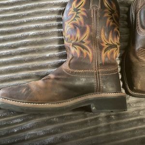 Women’s steel toed boots size 7.  Worn twice.